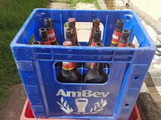 Engradados de cerveja Litrão 
