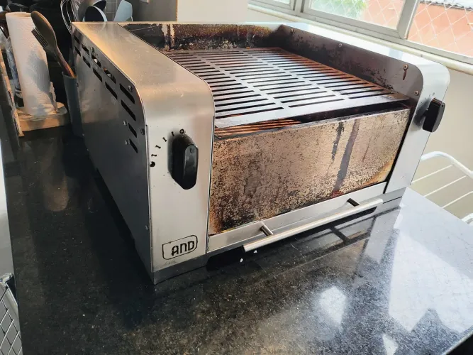 Churrasqueira a gás e coifa