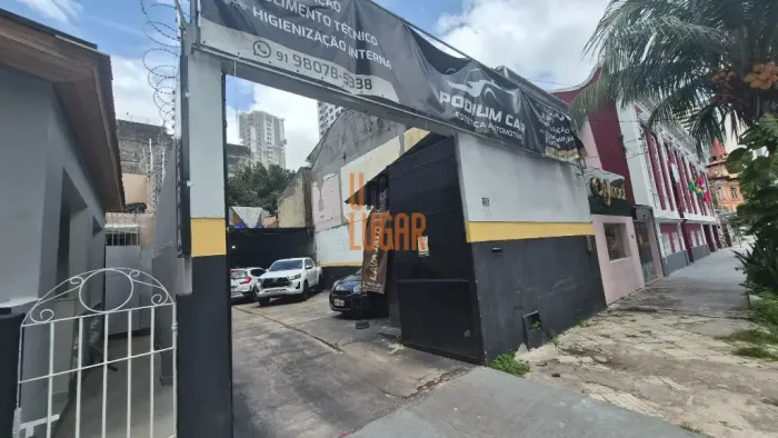 Um Lugar Imóveis Vende ou aluga: Casarão Comercial de 600m² com amplo estacionamento, na A