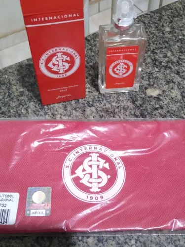 Kit Times de Futebol Internacional com Perfume e Necessarie Jequiti
