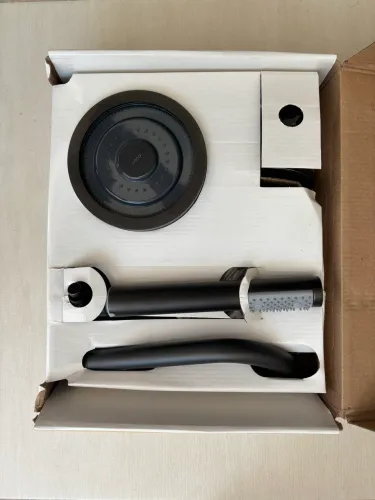 Chuveiro marca DECA modelo ACQUA PLUS com desviador cor BLACK MATTE NOVO