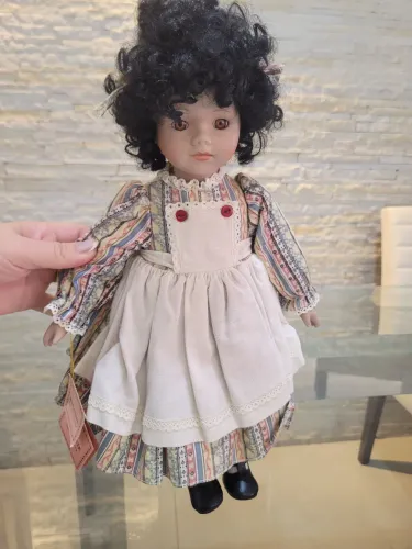 Boneca de porcelana coleção Kingstate