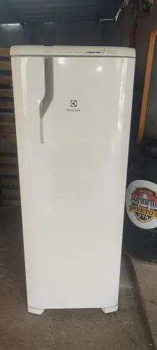 GELADEIRA ELECTROLUX SEMI NOVA FROST FREE ELETRÔNICA