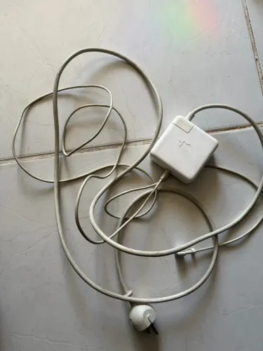 Fonte de computador Apple antigo