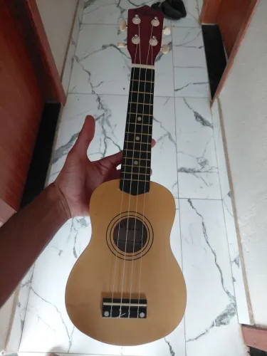Ukulele Soprano Makanu Natural Completo - Capa + Afinador Digital + Cordas Reservas
