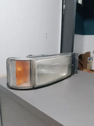 Par de farol Iveco euroteck em ótimos estado.