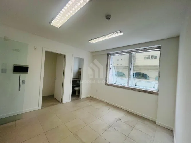 SALA COMERCIAL NO CENTRO DE ITAJAÍ
