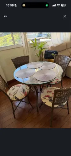 Mesa de jantar com 4 cadeiras