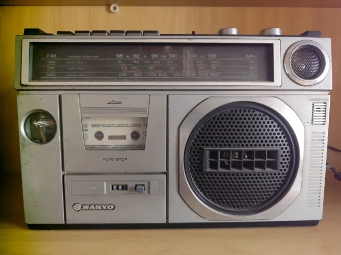 Rádio Sanyo Retrô