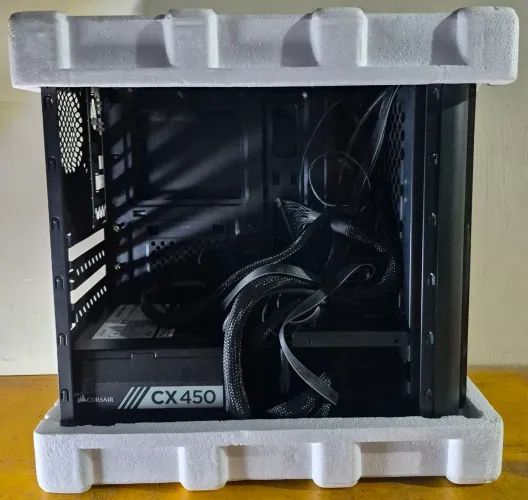 Gabinete de PC + Fonte Corsair CX450