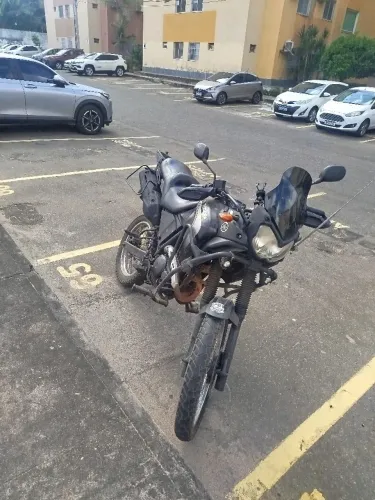 Vendo moto Ténéré 250 cilindradas em perfeito estado revisada bateria nova peneus bons