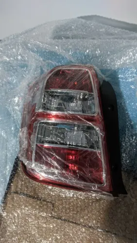 Vendo 01 par de lanterna traseira do Cobalt + 01 par de disco de freio ventilado
