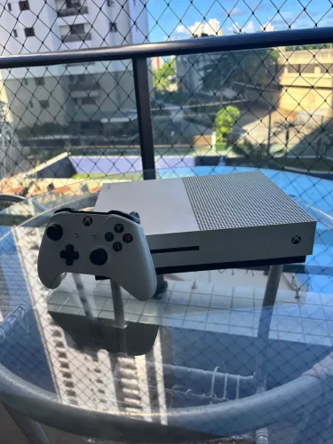 Xbox One S 1TB + 2 controles 