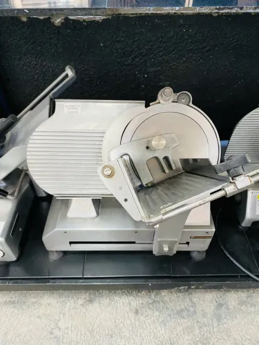 Cortador automático de frios Skymsen 
