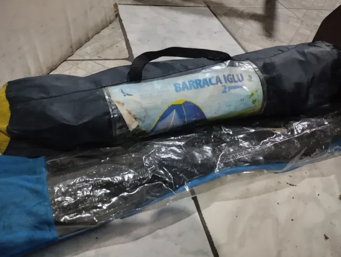 Vai acampar? Vendo barraca iglu 2 lugares + jaqueta camuflada  - Vendo separado