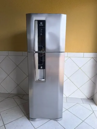 Geladeira inox Eletrolux