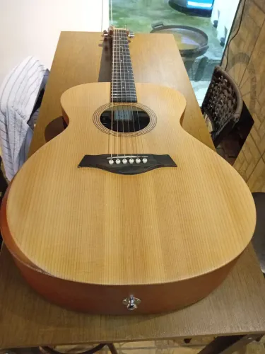 Violão taylor