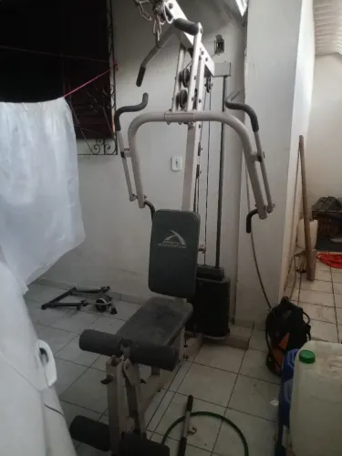 Vende-se uma estação de musculação. 1.200,00