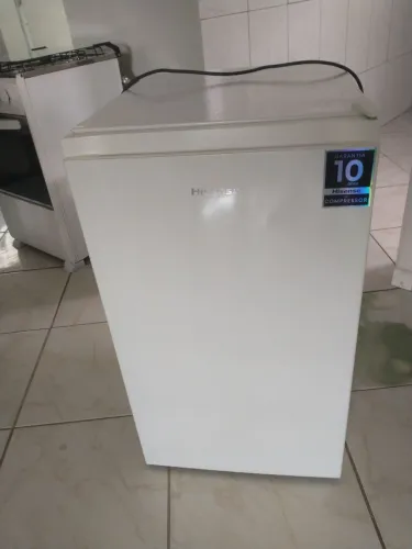 Vendo Frigobar semi novo.