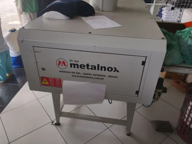 Máquina sobrimação Total muito nova pouco tempo de uso