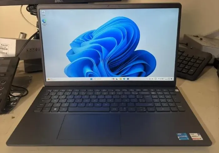 Notebook Dell Vostro 15 3510 i5 11a Geração 8GB SSD 256GB - Excelente