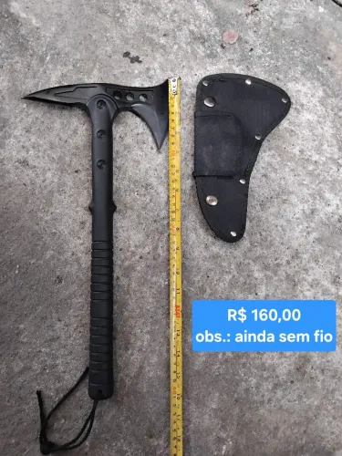 Machado, facão e faca táticos