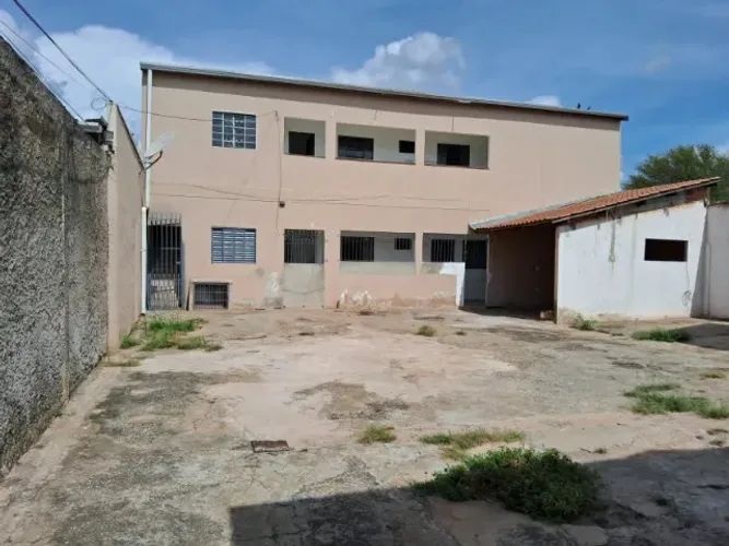 Alugamos sobrado, casa 3 parte superior fundos ótima localização