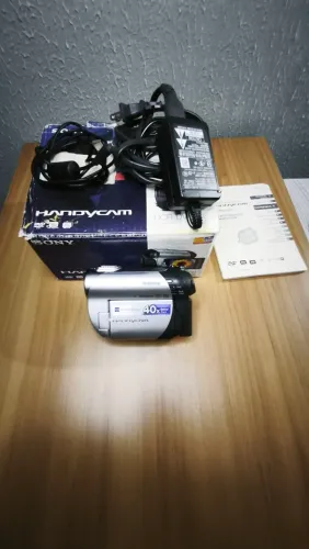 Filmadora Sony Handycam Compacta (Perfeita para Uso com Carregador / Bateria Precisa Troca