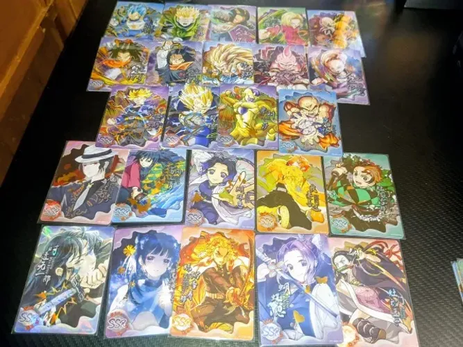 Lote de 68 SSR Cards de Animes (DBZ, Demon Slayer, One Piece, Jojo, CDZ, Naruto)