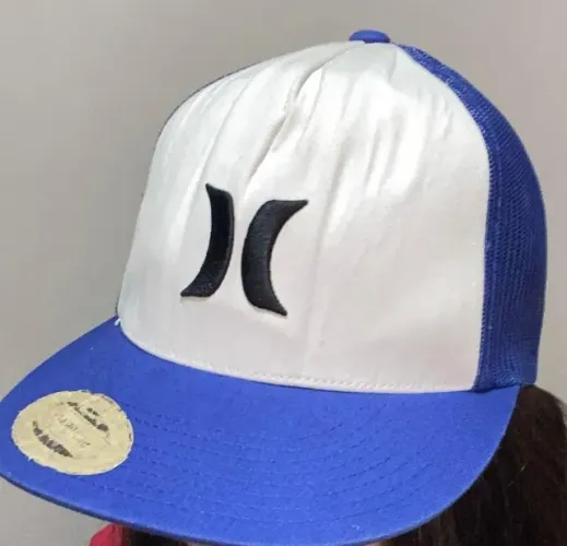 bone hurley azul e branco importado (desapego)