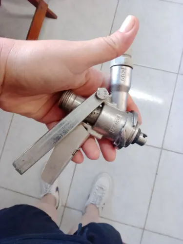 Válvula extratora para barril de chopp