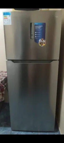 Vendo geladeira pra consertar 200 reais 