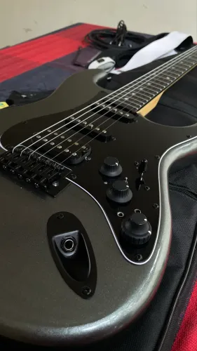 VENDO GUITARRA TAGIMA SIXMART