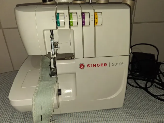 Máquina de costura Overlock 