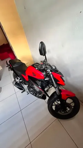 Vendo um cb300f 2024