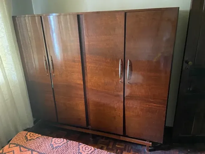 Guarda roupa antigo vintage de 50 anos
