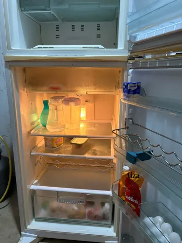 Vende-se essa geladeira!! Está funcionando tudo. Watts: *