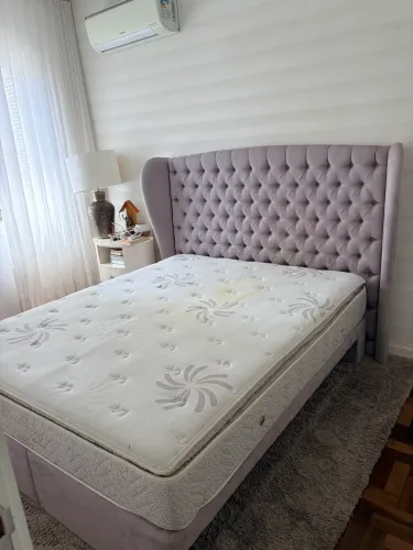 Cama queen com cabeceira 