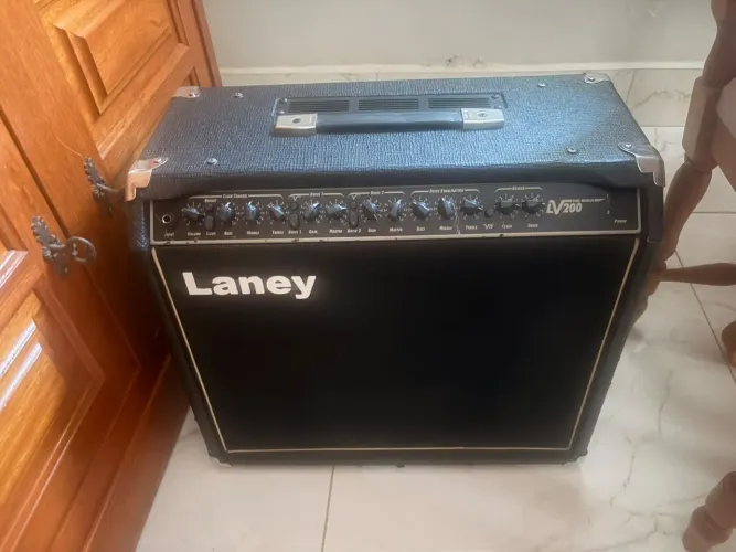 Amplificador de Guitarra Laney LV200