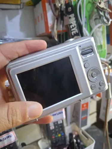 CAMERA ES28 -NOSTALGIA E COLEÇÃO OU PARA PEÇA E RESTAURO,NÃO ESTA FUNCIONANDO