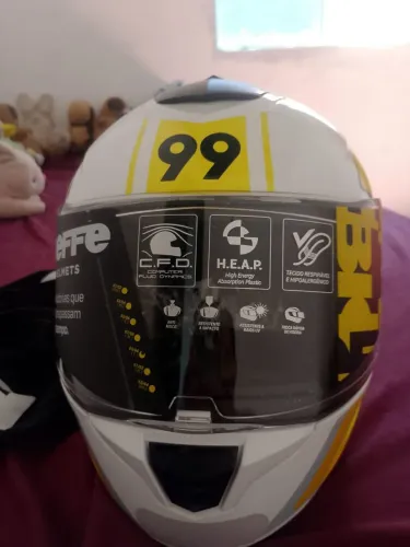 Vende-se esse capacete