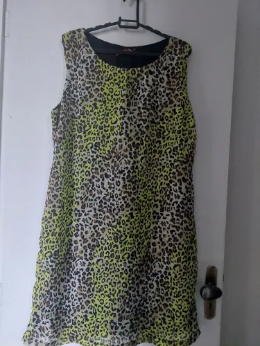 Vendo 01 vestido estamparia de onça muito elegante