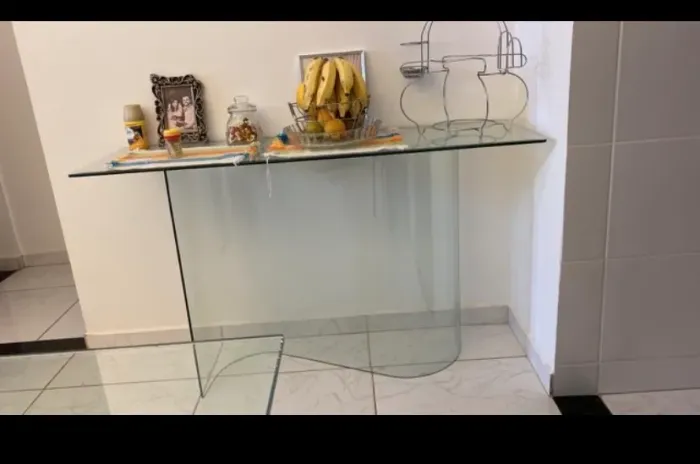 Vende-se aparador de vidro 