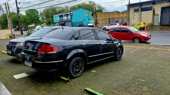 Fiat Linea Absolute 1.9/1.8 Flex Dualogic 4P 2010
