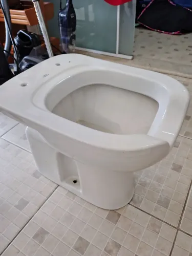 Vaso sanitário Deca Vogue Plus com abertura (sem assento)