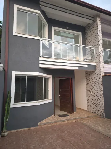 Alugo casa no Jardim Vitória 