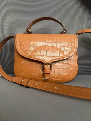 Bolsa caramelo Schutz