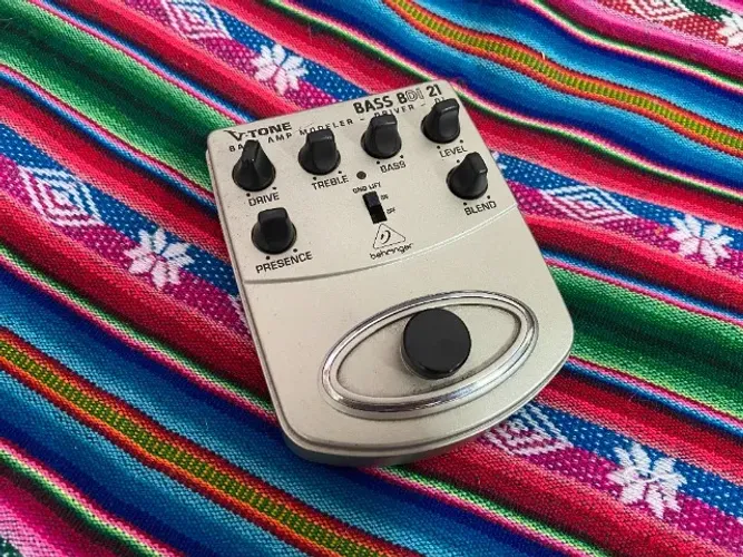 pedal pre-amp baixo behringer - bass BDI 21