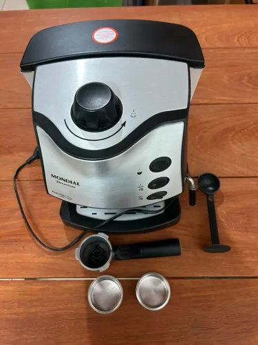Máquina de Café Expresso Mondial