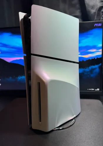 PS5 Slim 1TB Mídia Física + 2 Controles